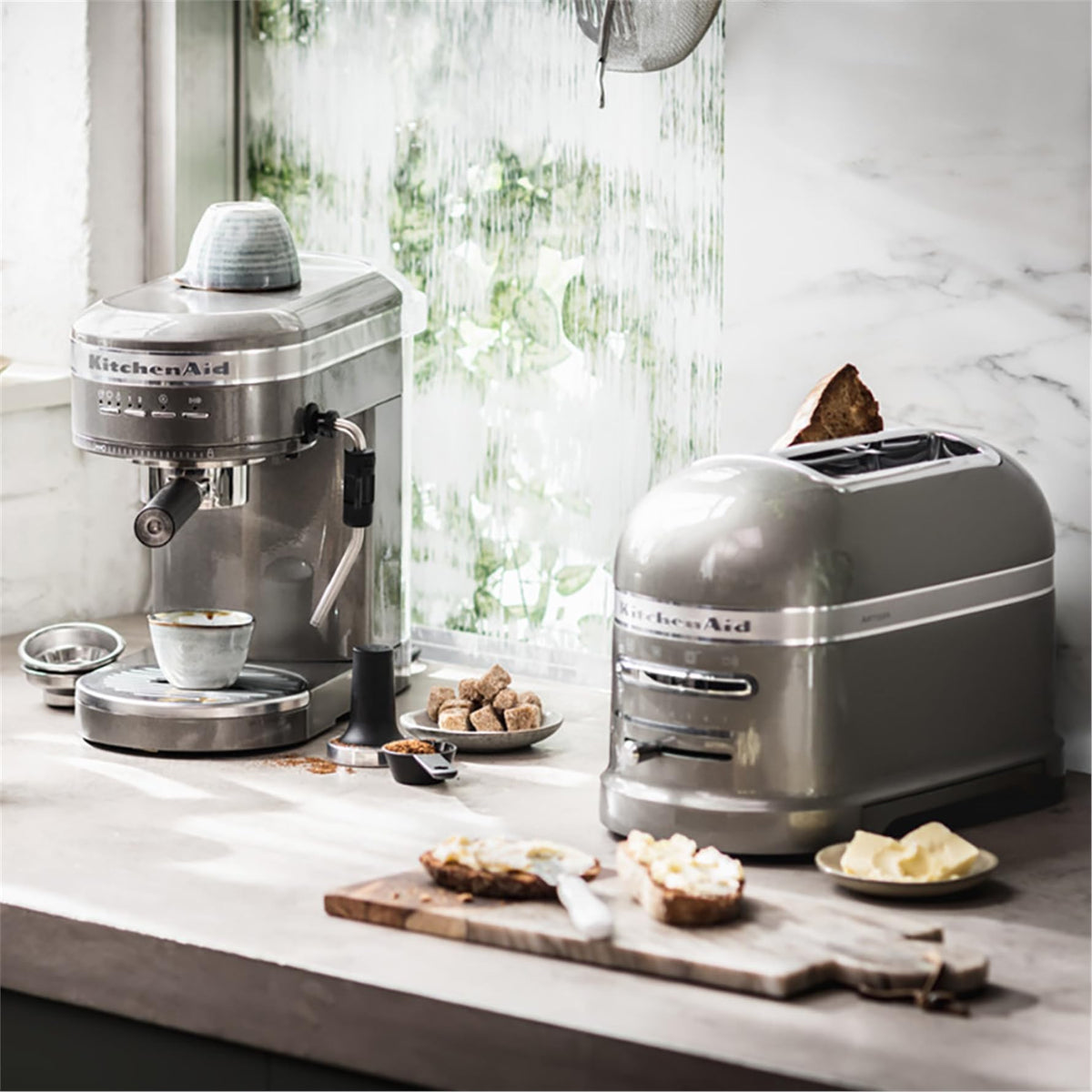 KitchenAid Toaster für 2 Scheiben mit Sandwich-Zange - Artisan - Retro Toast Machine - Verschiedene Funktionen und Bräunungsstufen - Silber